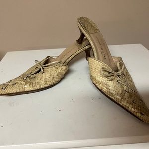 Heels slip on 6 gold tan
